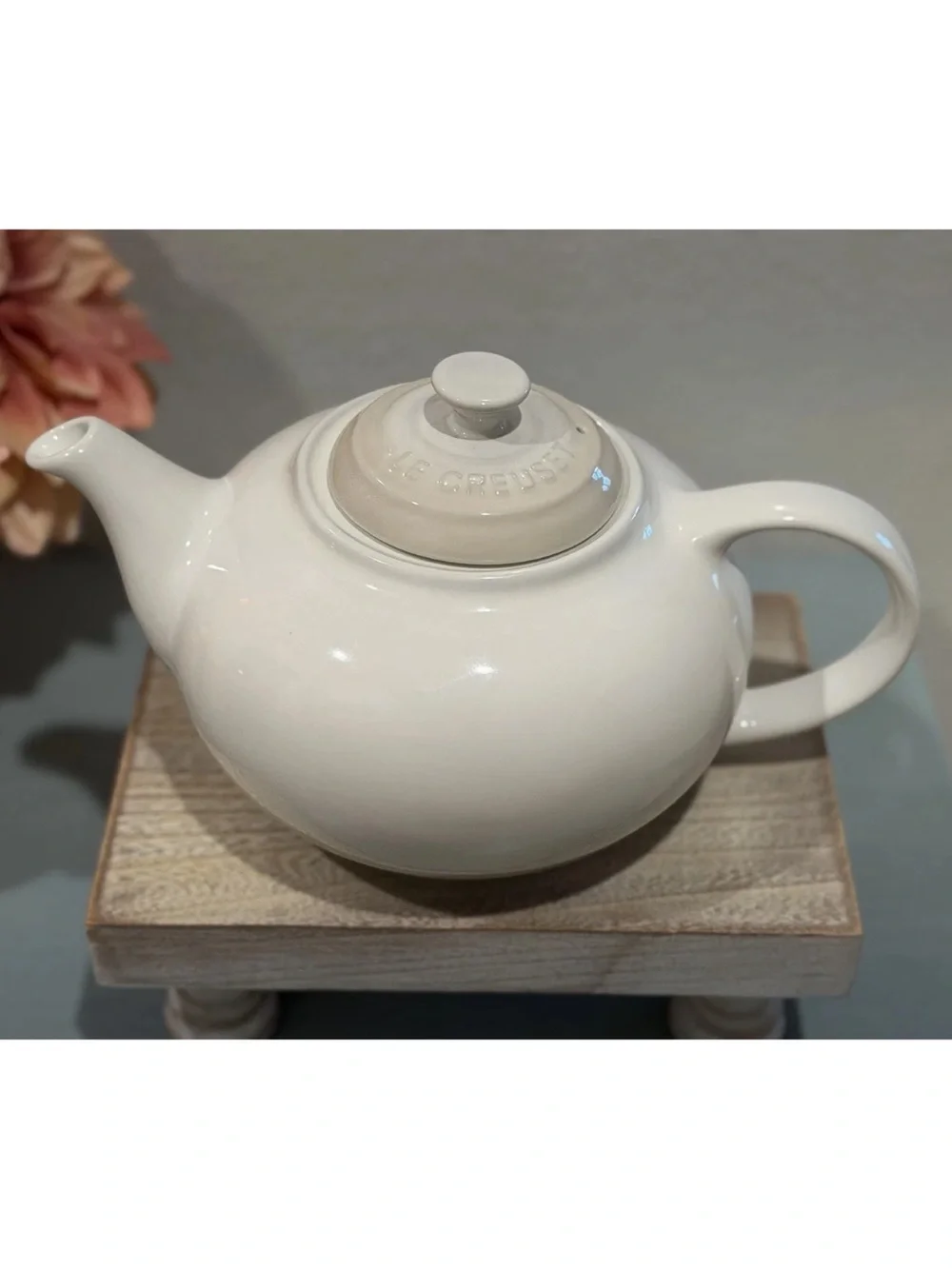 Le Creuset 1.3L Classic Teapot MERINGUE Stoneware Glossy Finish Second Choix NEW